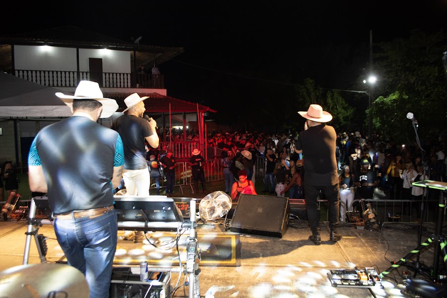 CAVALGADA ORGANIZADA POR CLEMENTINO DA CONCEIÇÃO EM MADALENA FOI SUCESSO TOTAL